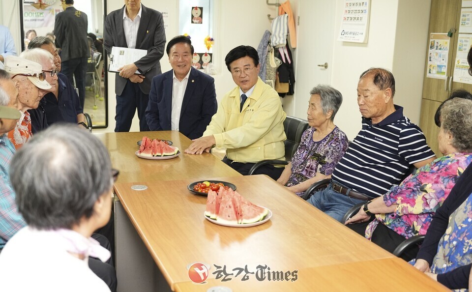 유찬종 <b>종로구청장</b>, 17개 동 순회하며 주민과 대화…정책 공유